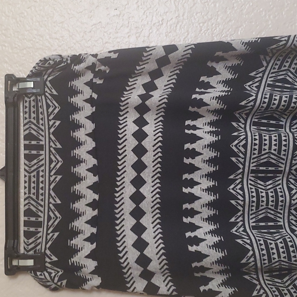 Long winter skirt size MEDIUM, Black and Grey.